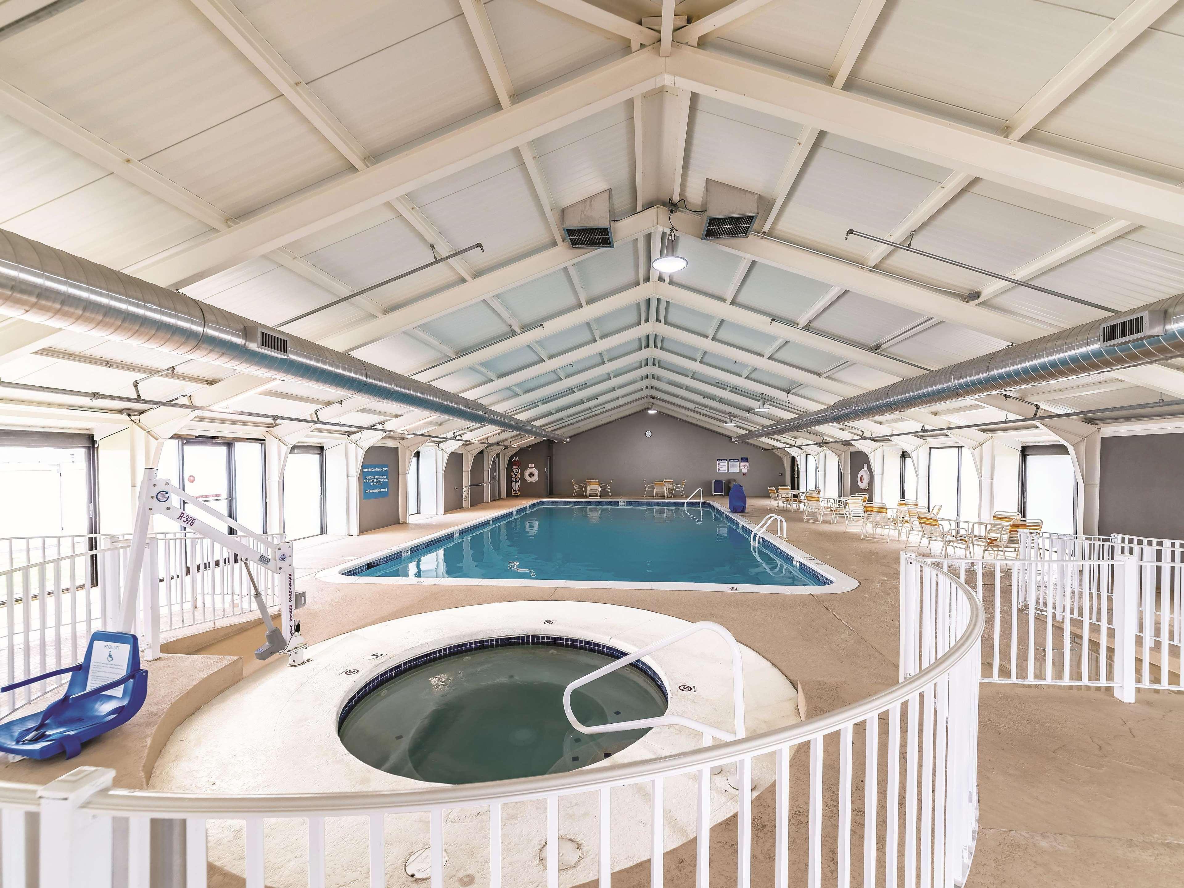Ramada Inn By Wyndham Fairfield Nj Экстерьер фото