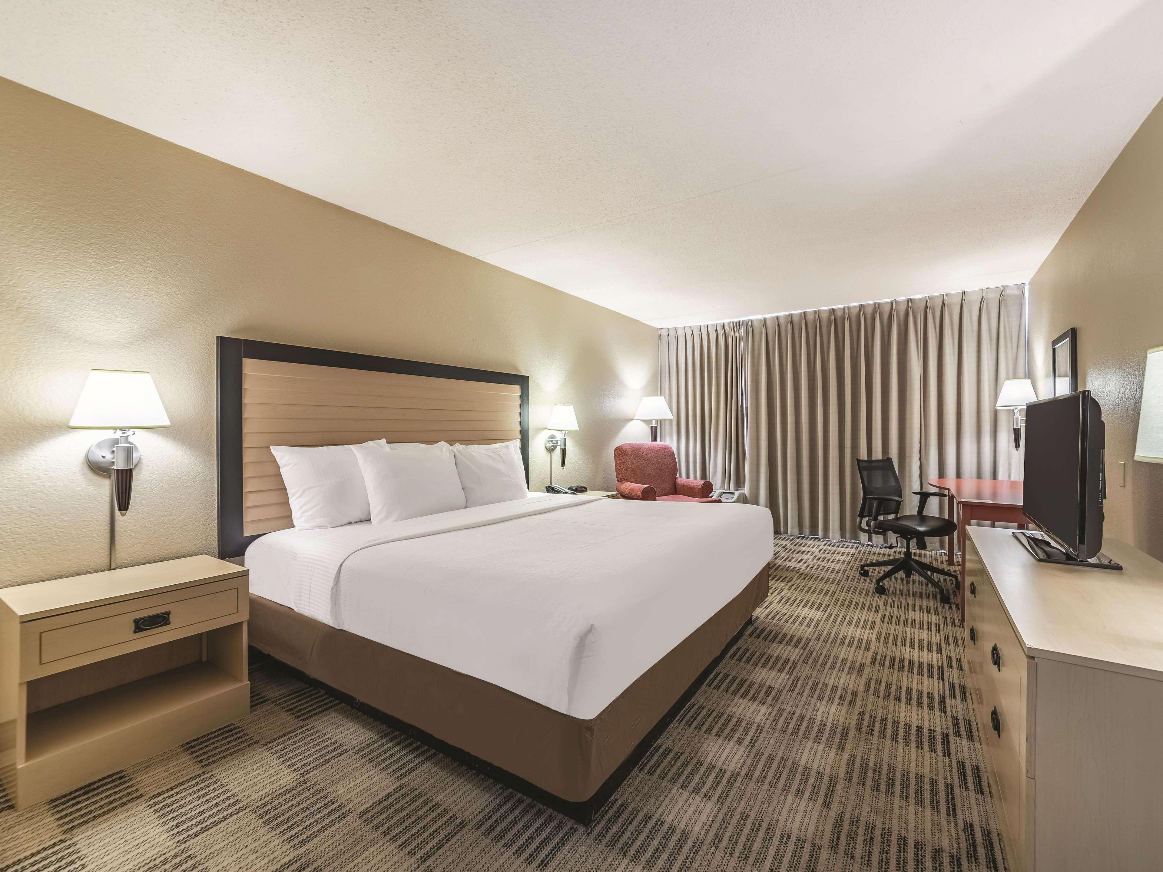 Ramada Inn By Wyndham Fairfield Nj Экстерьер фото