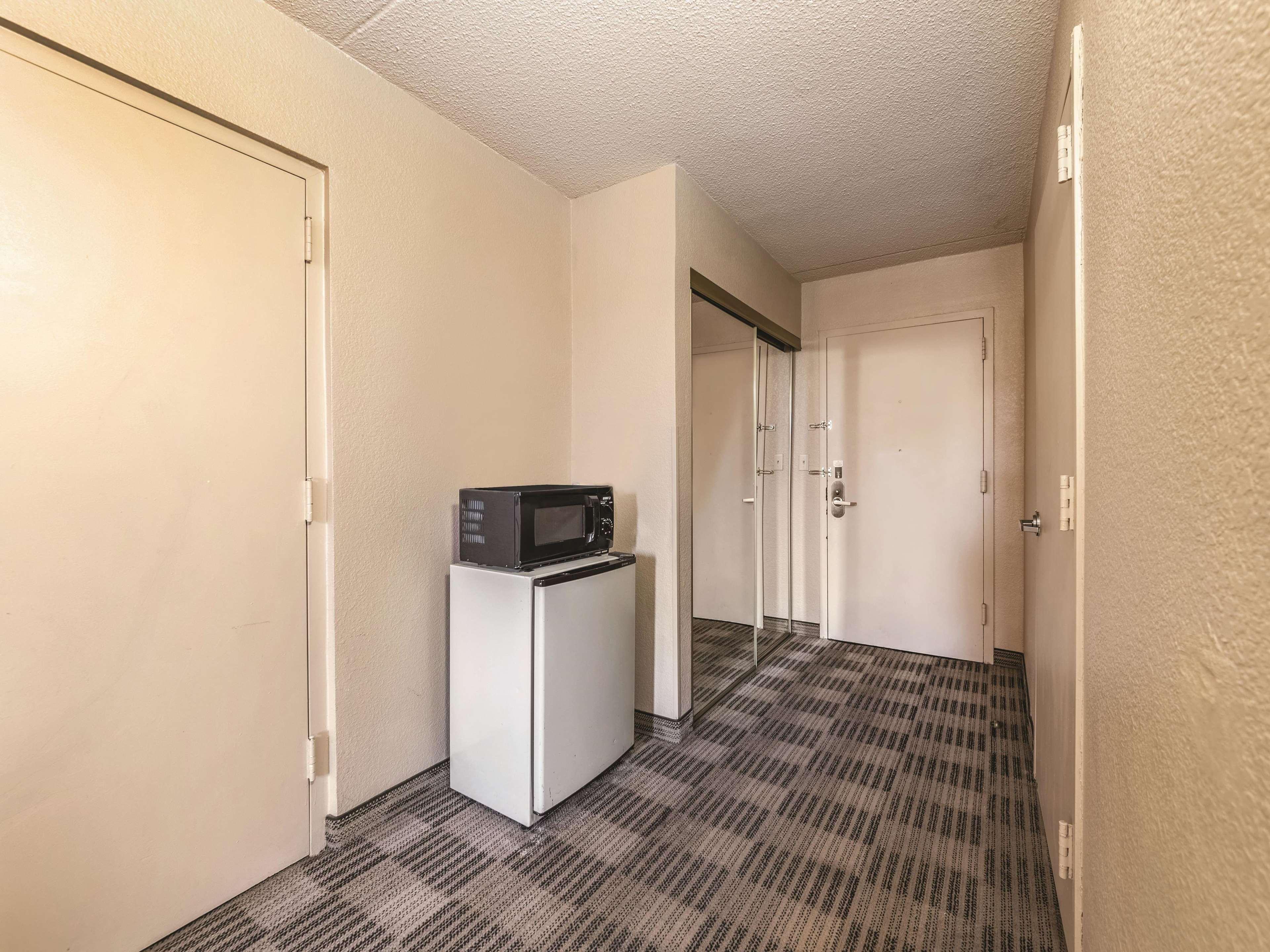 Ramada Inn By Wyndham Fairfield Nj Экстерьер фото