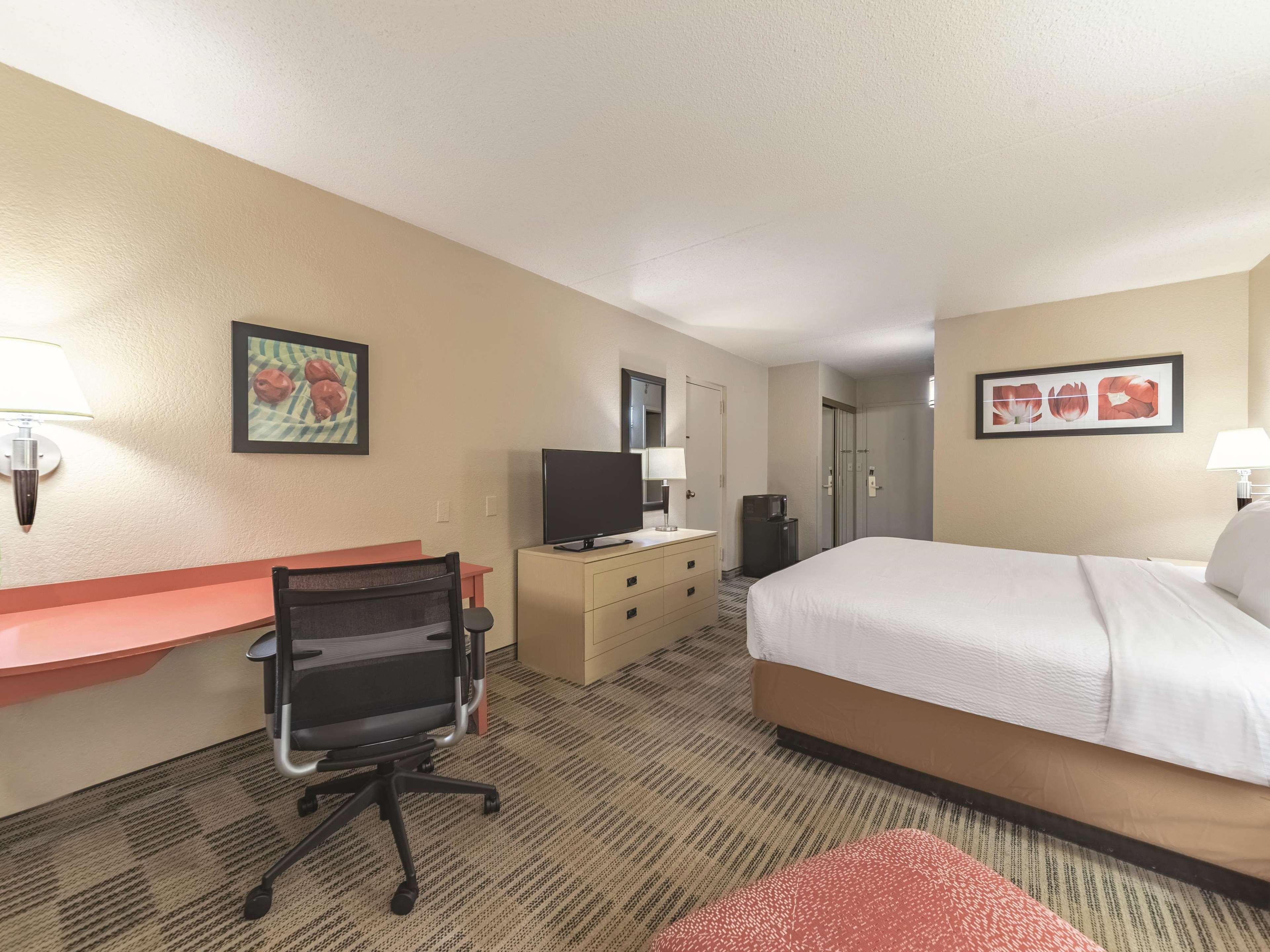 Ramada Inn By Wyndham Fairfield Nj Экстерьер фото
