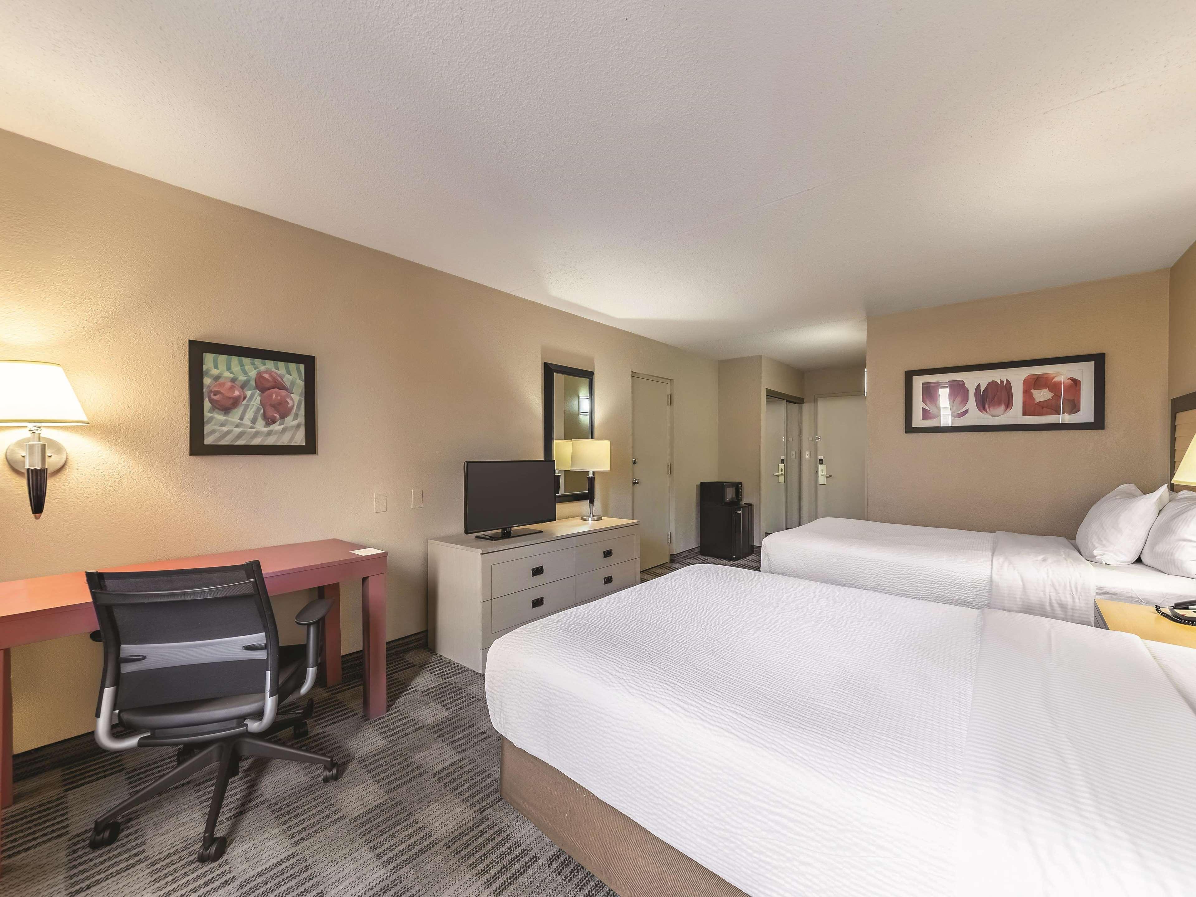 Ramada Inn By Wyndham Fairfield Nj Экстерьер фото