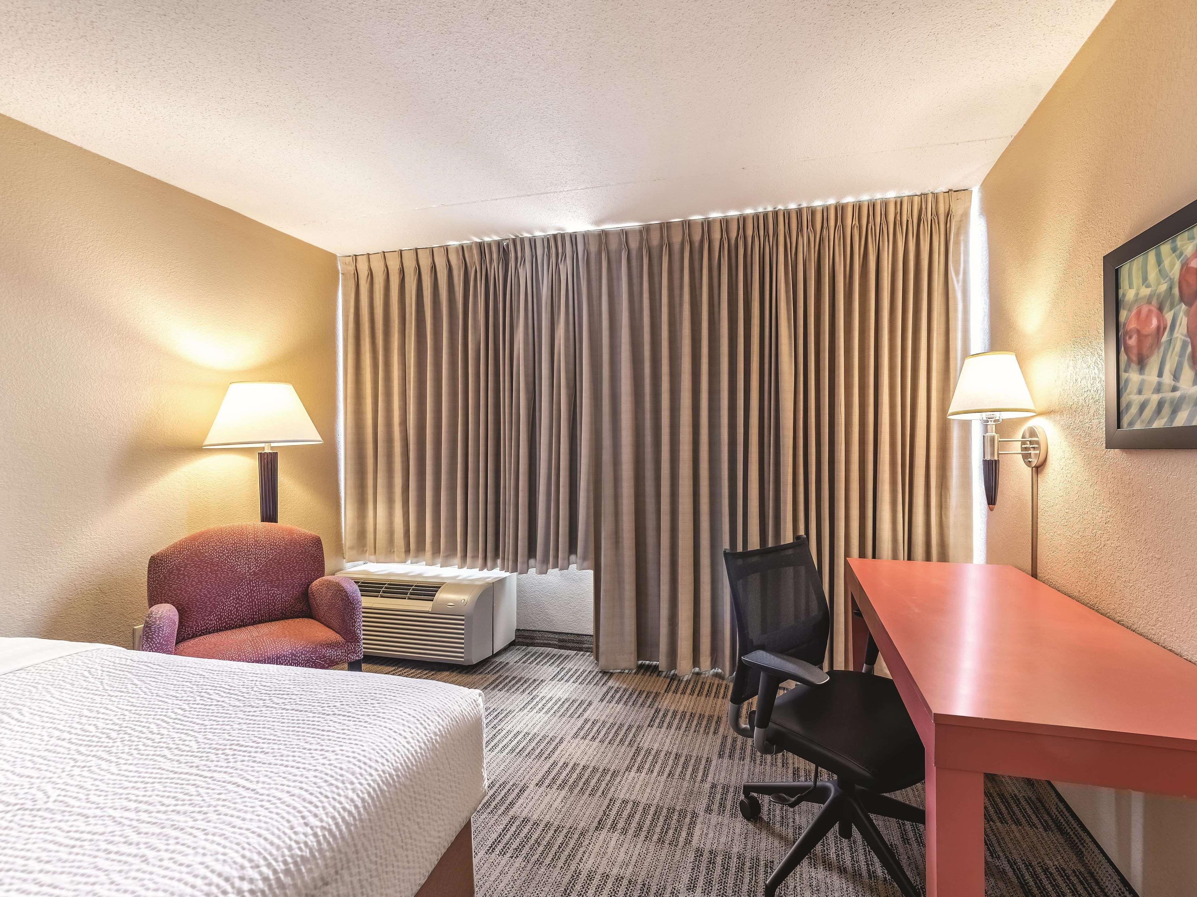 Ramada Inn By Wyndham Fairfield Nj Экстерьер фото
