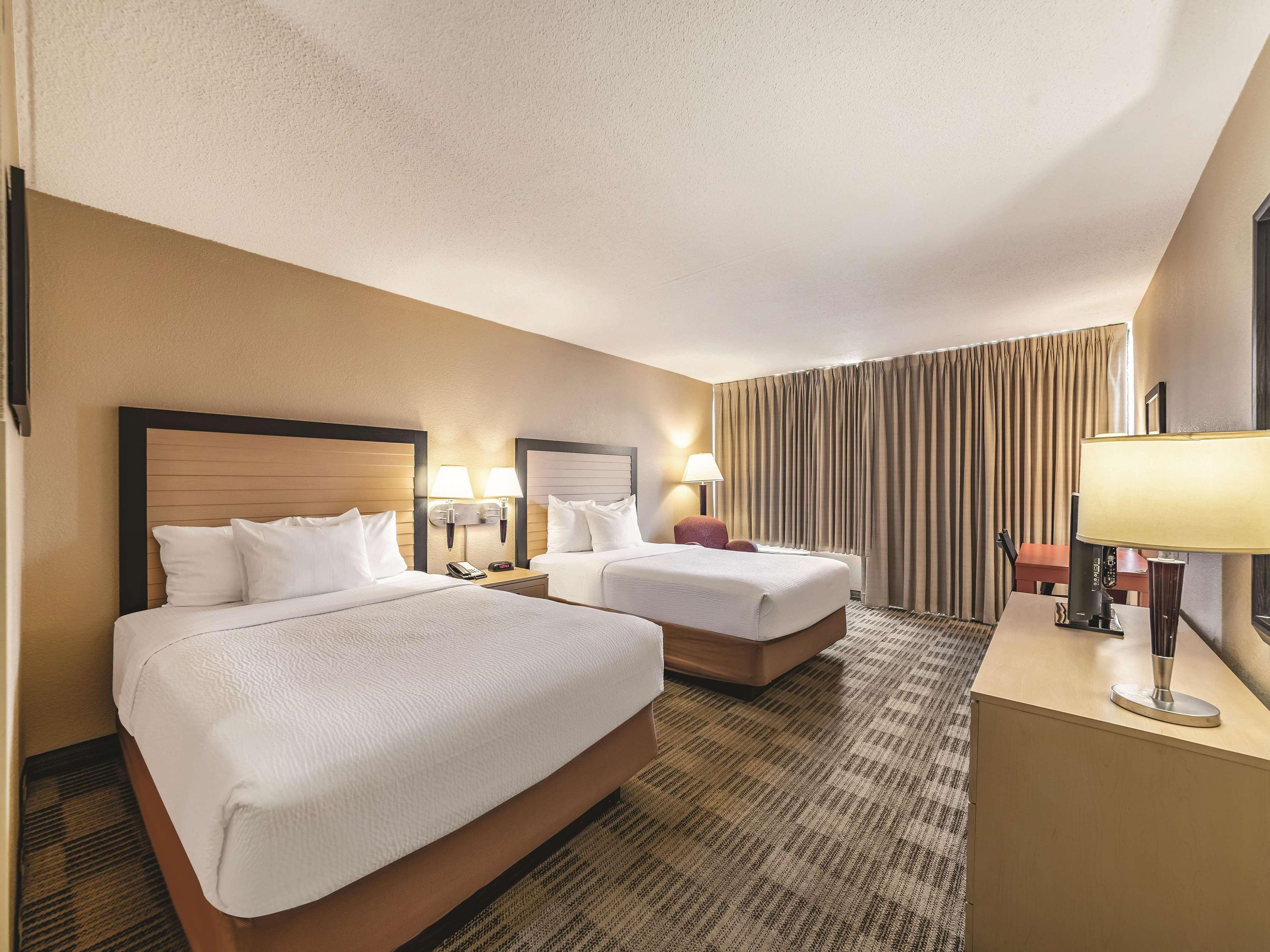 Ramada Inn By Wyndham Fairfield Nj Экстерьер фото