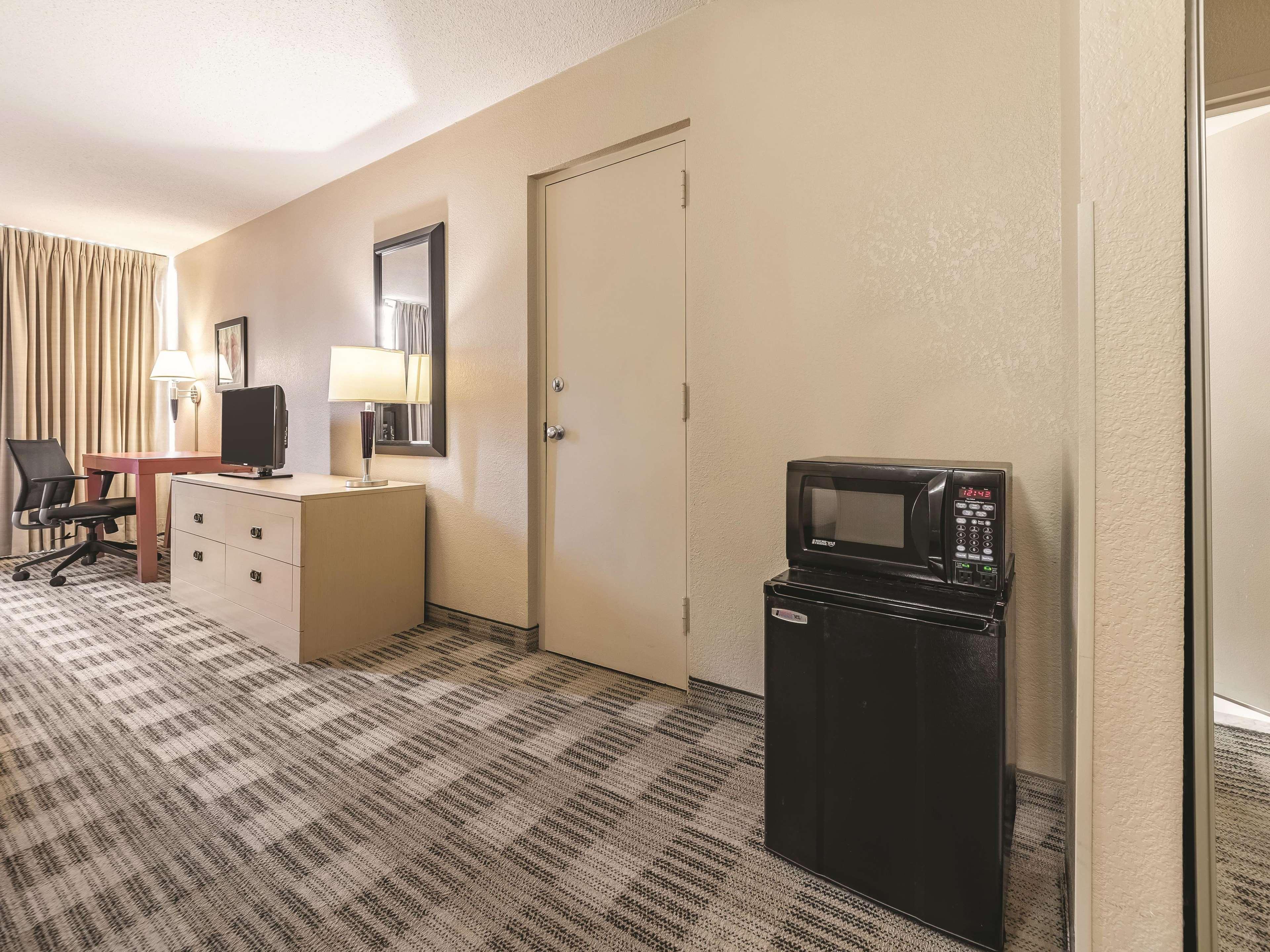 Ramada Inn By Wyndham Fairfield Nj Экстерьер фото