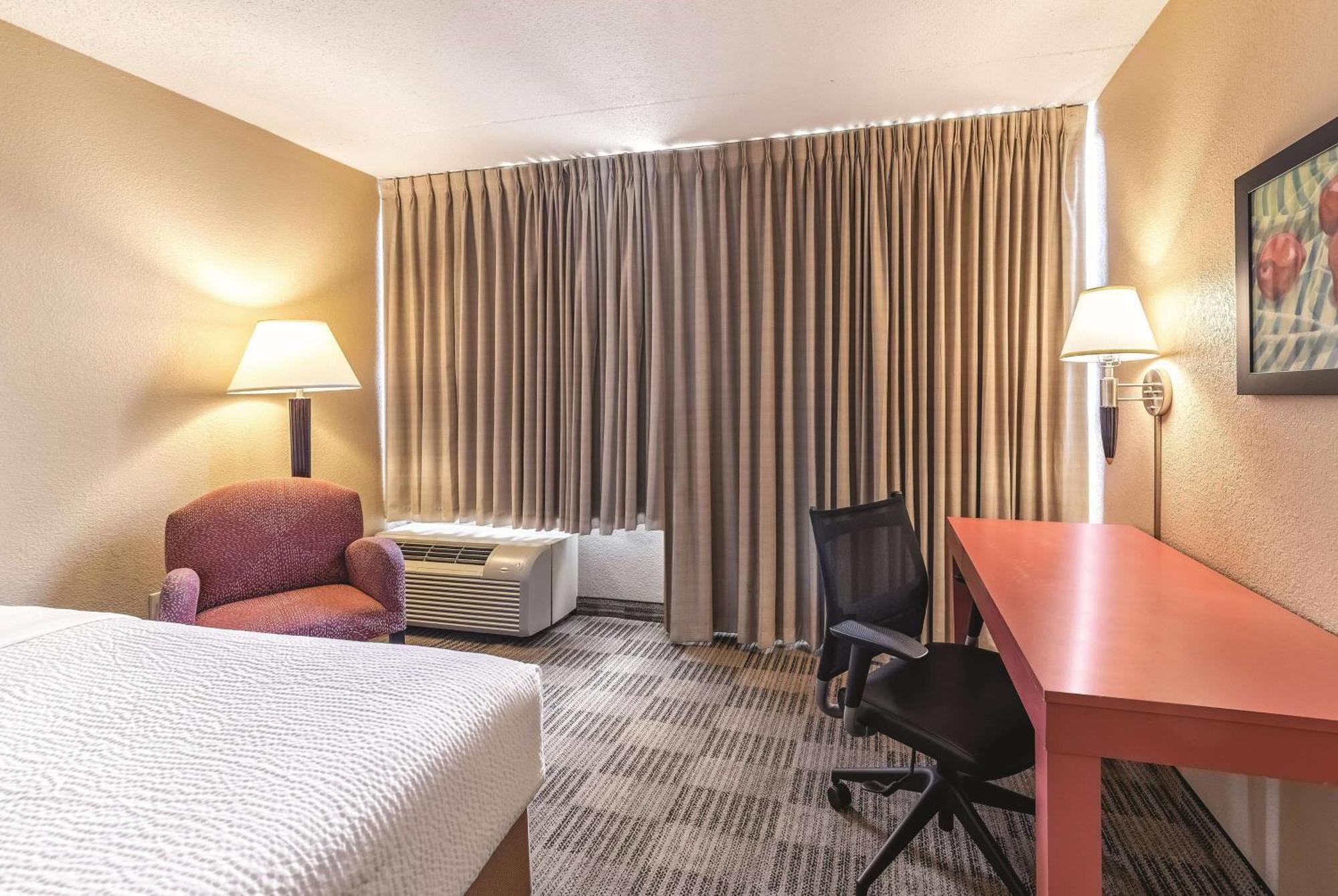 Ramada Inn By Wyndham Fairfield Nj Экстерьер фото