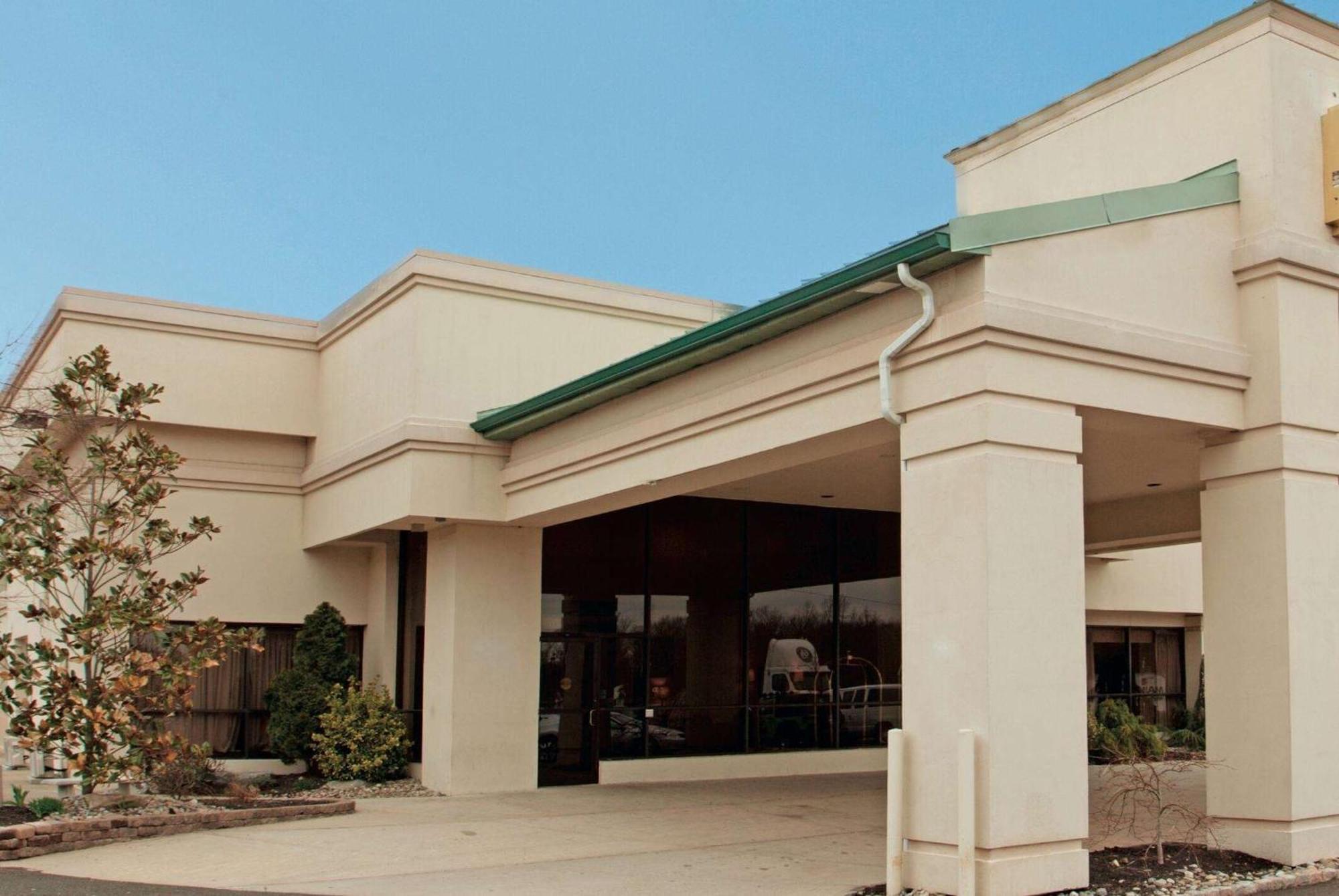 Ramada Inn By Wyndham Fairfield Nj Экстерьер фото
