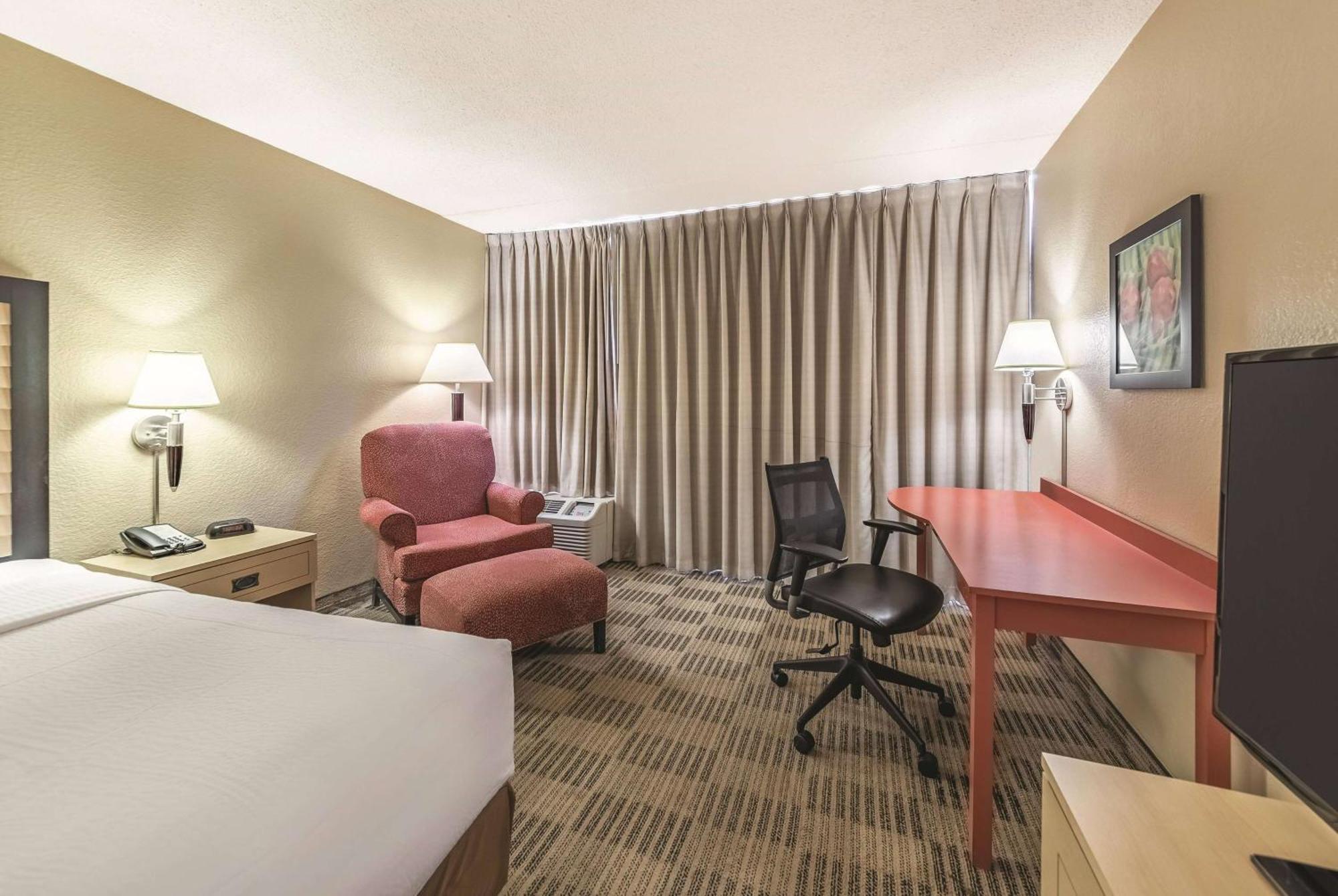 Ramada Inn By Wyndham Fairfield Nj Экстерьер фото